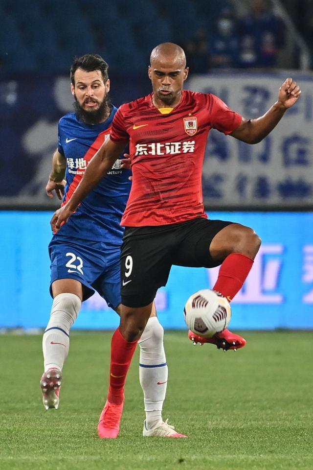 开云登录入口-亚泰大杀器横扫上海滩 连续4场破门冲击金靴