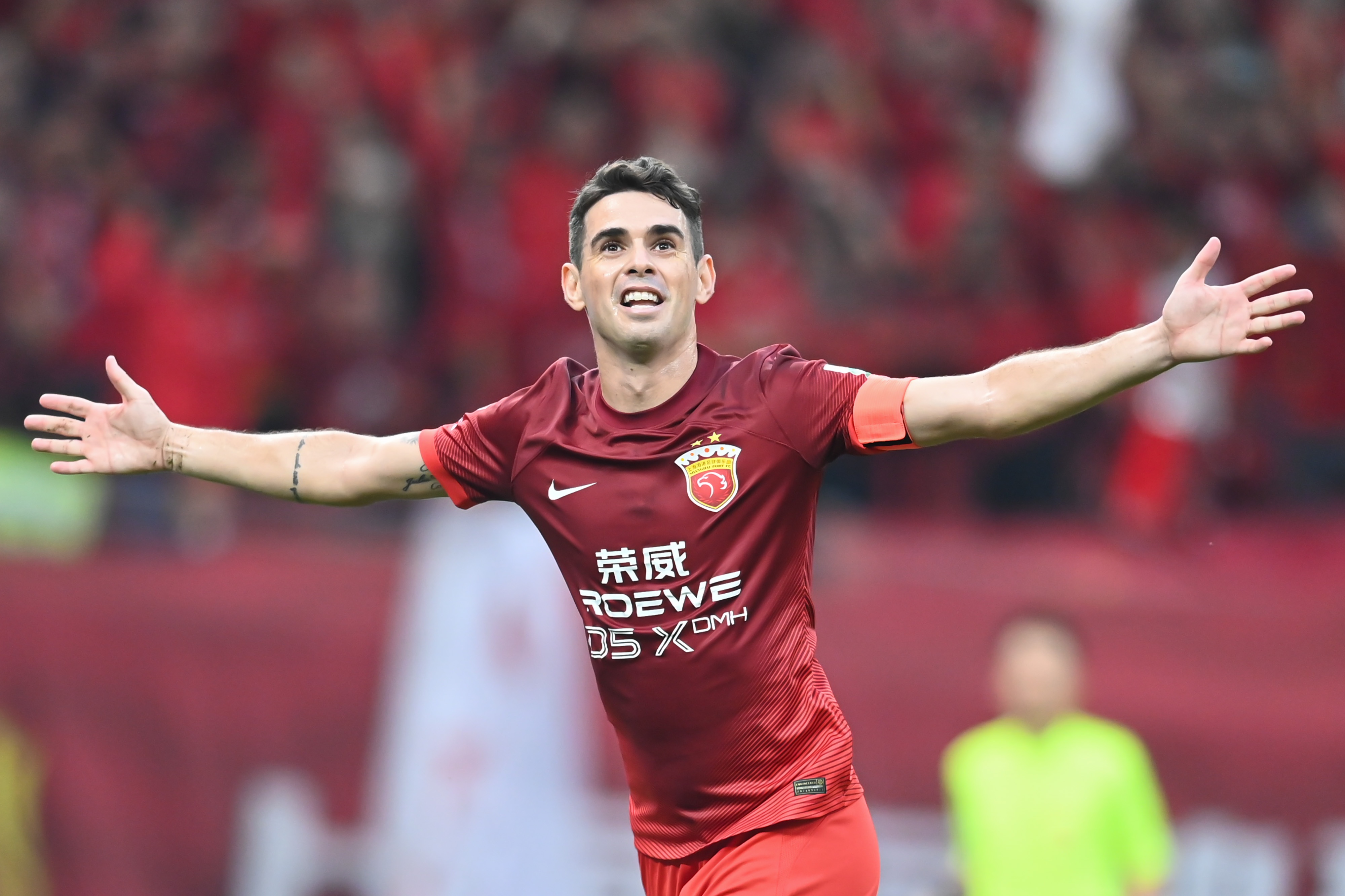 开云官方网站-记者谈奥斯卡退役：他与海港、球迷乃至这座城市如家人般密不可分