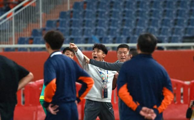 开云登录入口-郑智禁赛6场，6连平的西海岸会再陷困境吗？|中超|中足联|上海申花足球俱乐部|青岛西海岸|山东泰山_新浪体育_新浪新闻